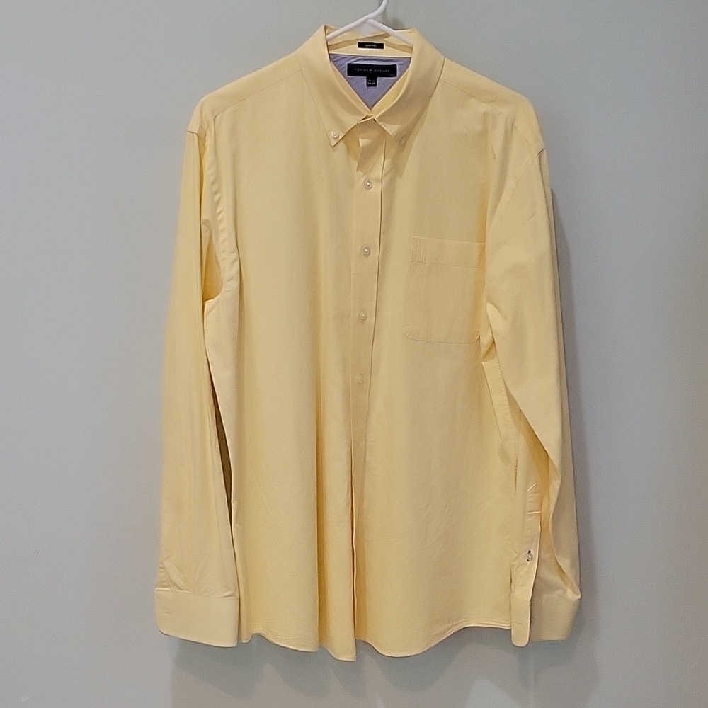 TOMMY HILFIGER men's yellow checked button-down dress shirt  Size 16.5  34/35